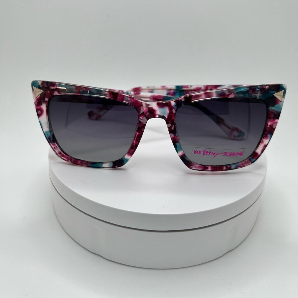 🕶️ 💕Betsy Johnson 💕🕶️ Sunglasses BW10 PNK